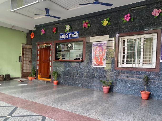 Accommodation near Sri Raghavendra Swamy Matha